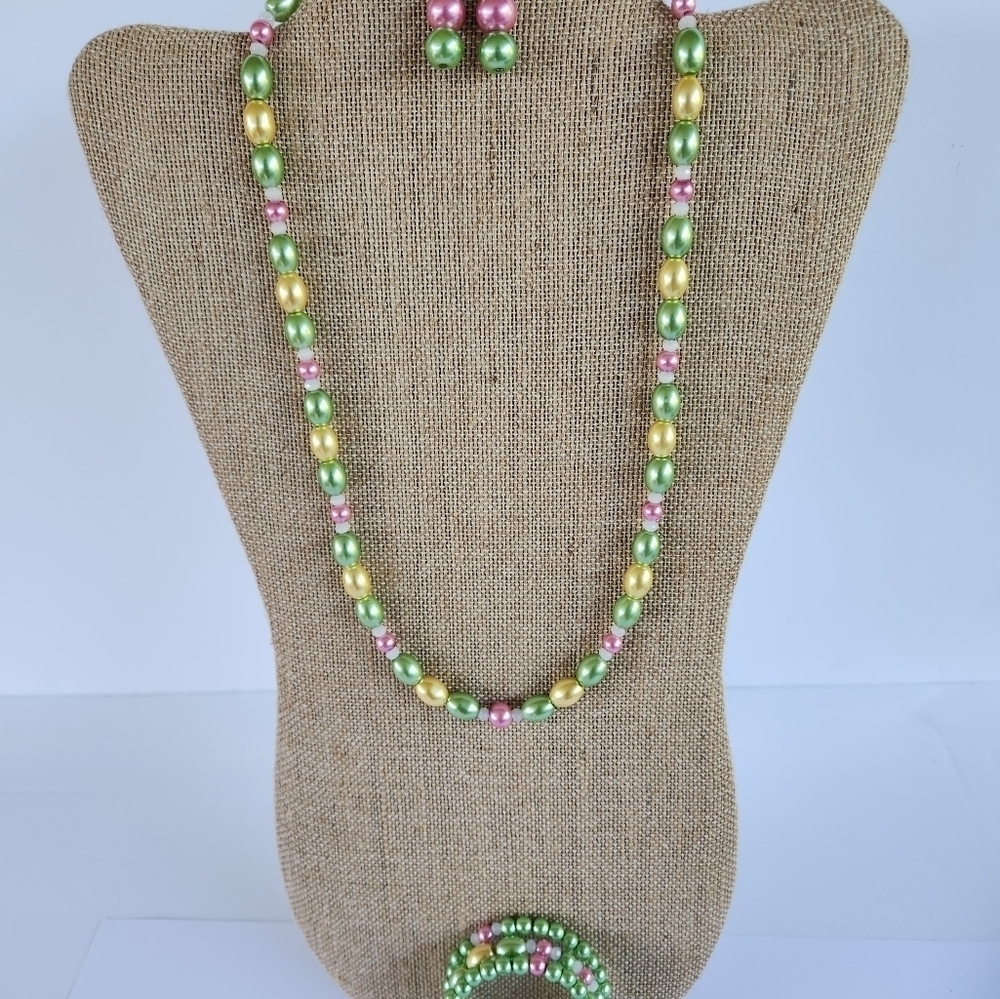 Hand Crafted 3 Piece Jewelry Set Faux Pearls Green Yellow Pink White Necklace - Picture 8 of 10